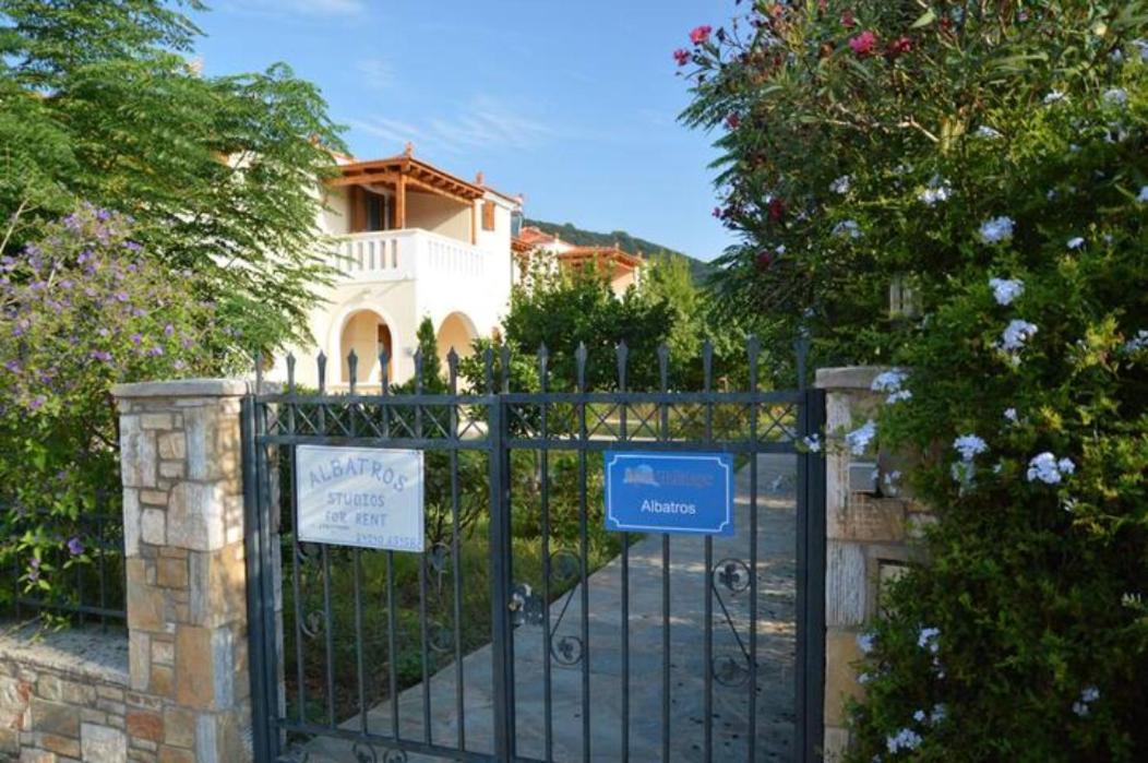 Steni Vala Alonissos Albatros Villas מראה חיצוני תמונה
